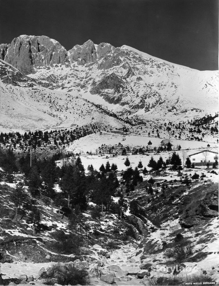 Veduta Invernale Della Cantoniera E Del Massiccio Della Presolana