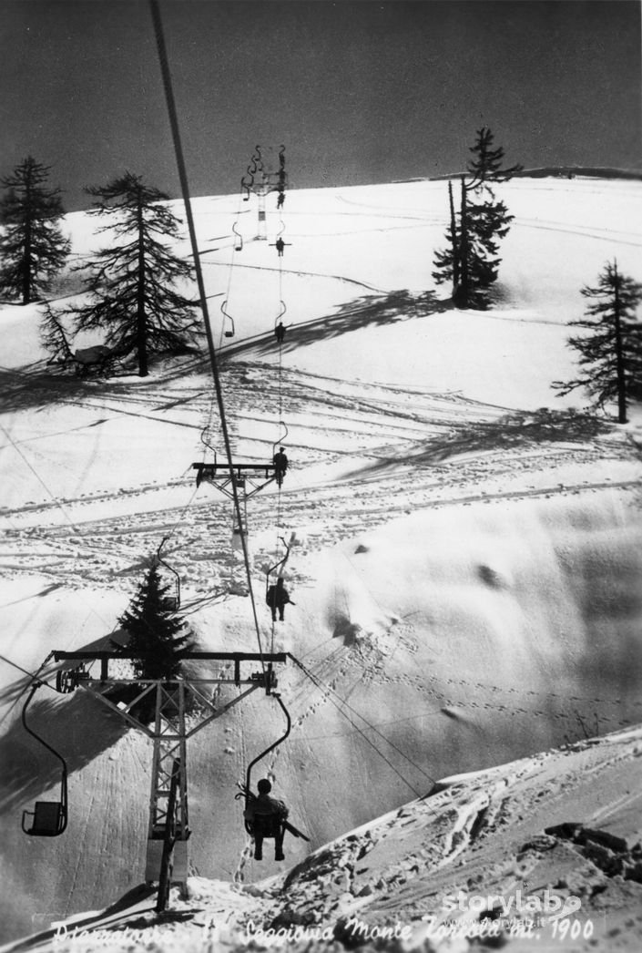 Sulla Seggiovia In Attesa Di Poter Sciare, Monte Torcola