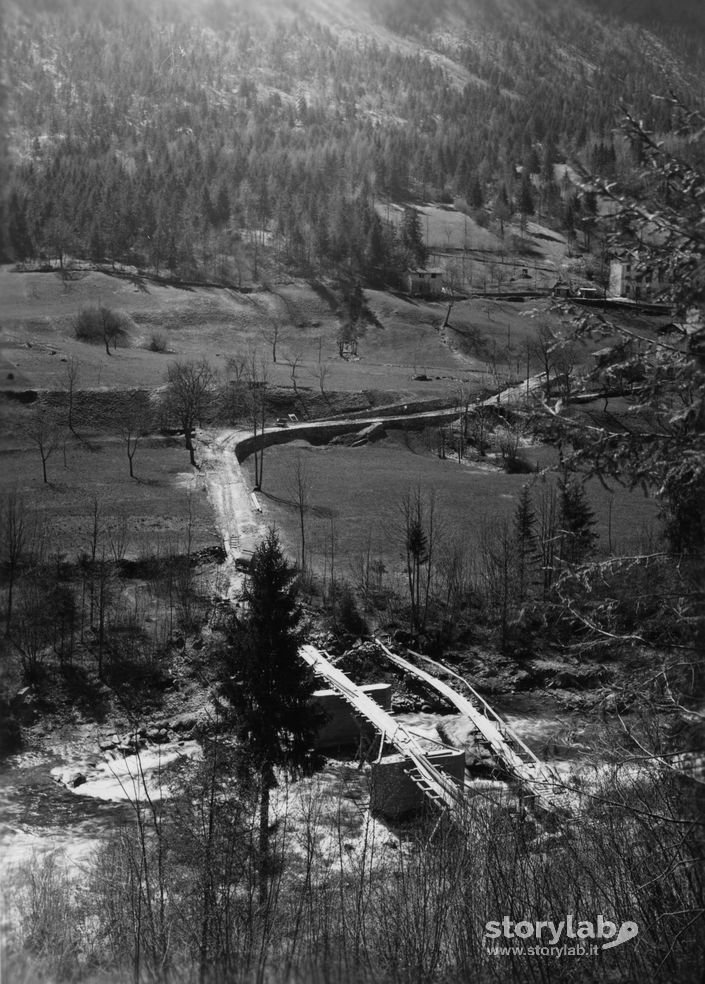 Ponte In Costruzione A Piazza Brembana