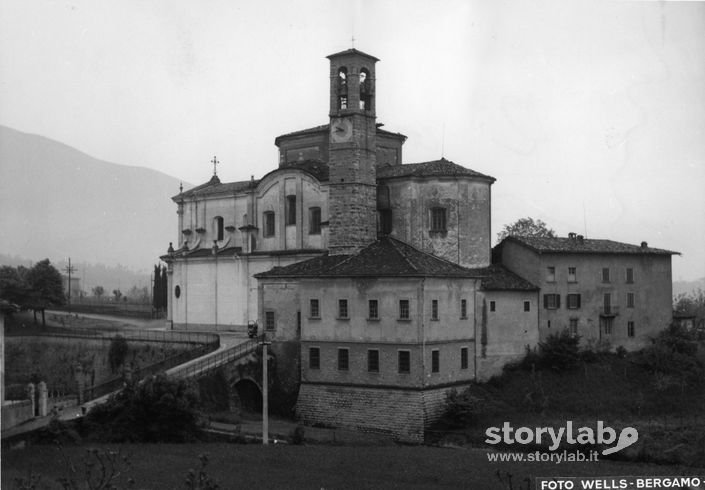 Sguardo Sulla Chiesa Di Cene