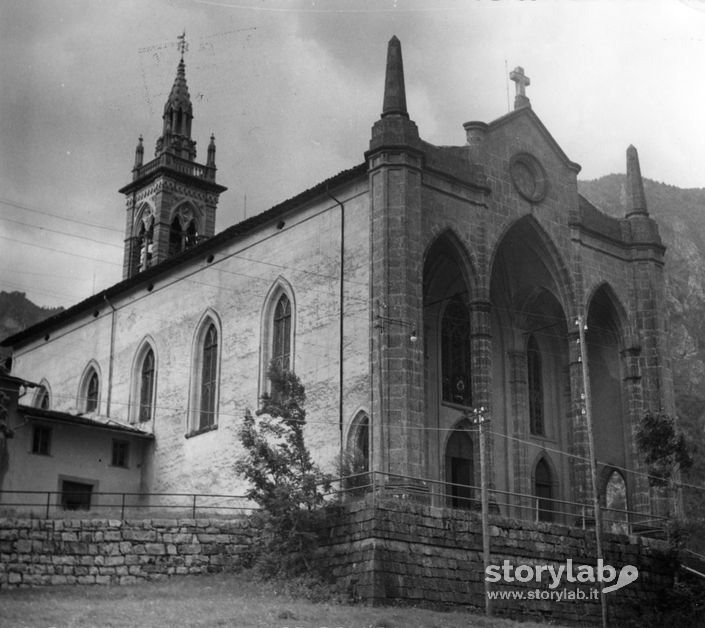 Chiesa Di San Martino Vescovo, Piazza Brembana