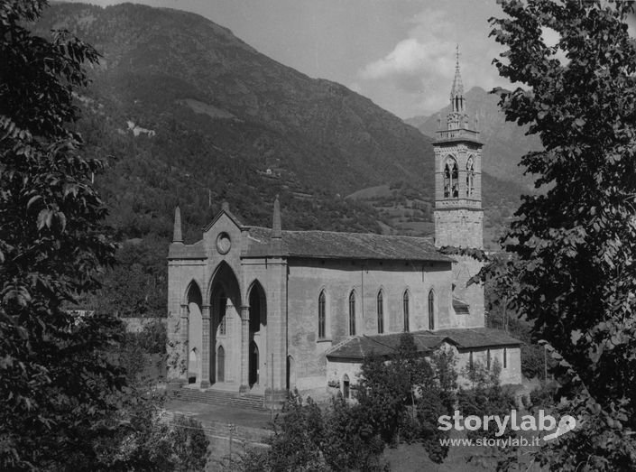 Veduta Chiesa Di San Martino Vescovo, Piazza Brembana