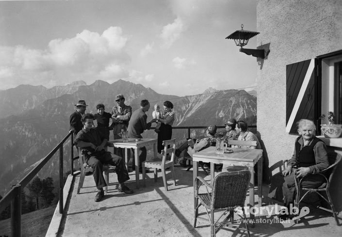 Gente In Terrazza