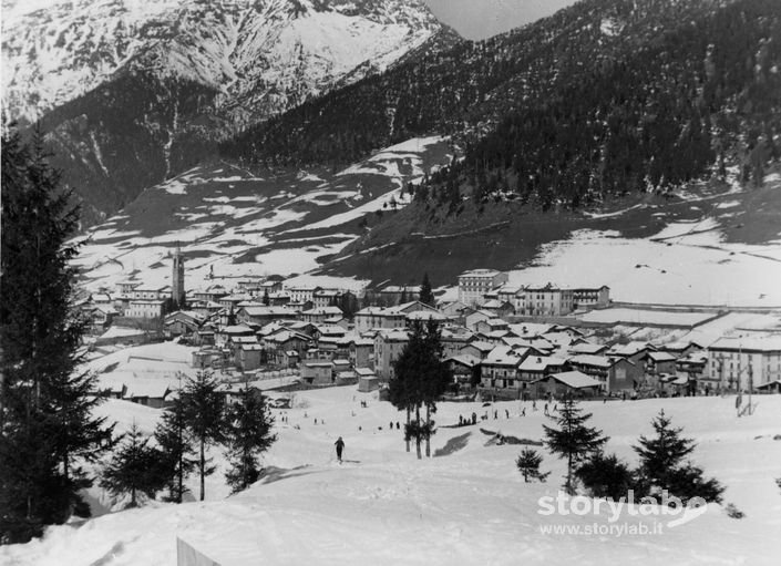 Paese Innevato