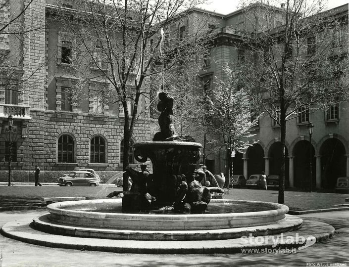 Fontana In Piazza Dante Alighieri