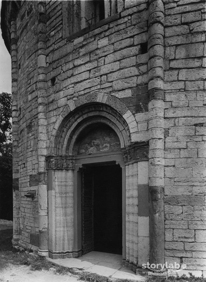 Particolare Della Rotonda Di San Tomè Di Almenno San Bartolomeo