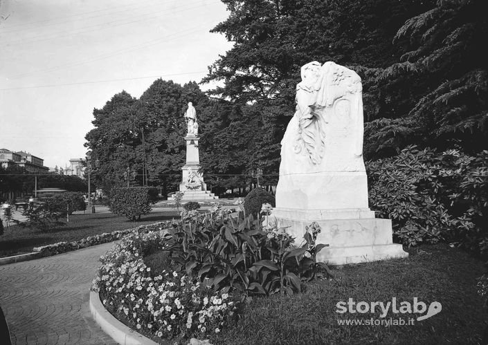 Monumenti In Piazza Matteotti