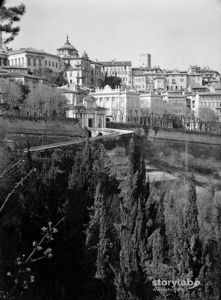 Porta San Giacomo In Lontananza