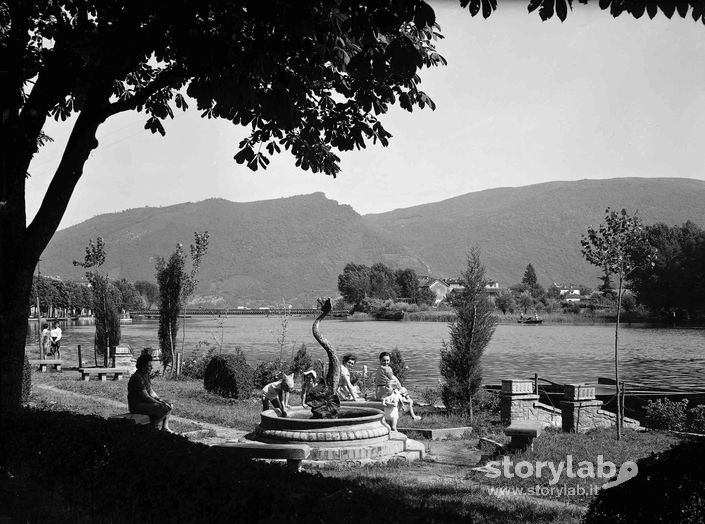 Giochi In Riva Al Fiume