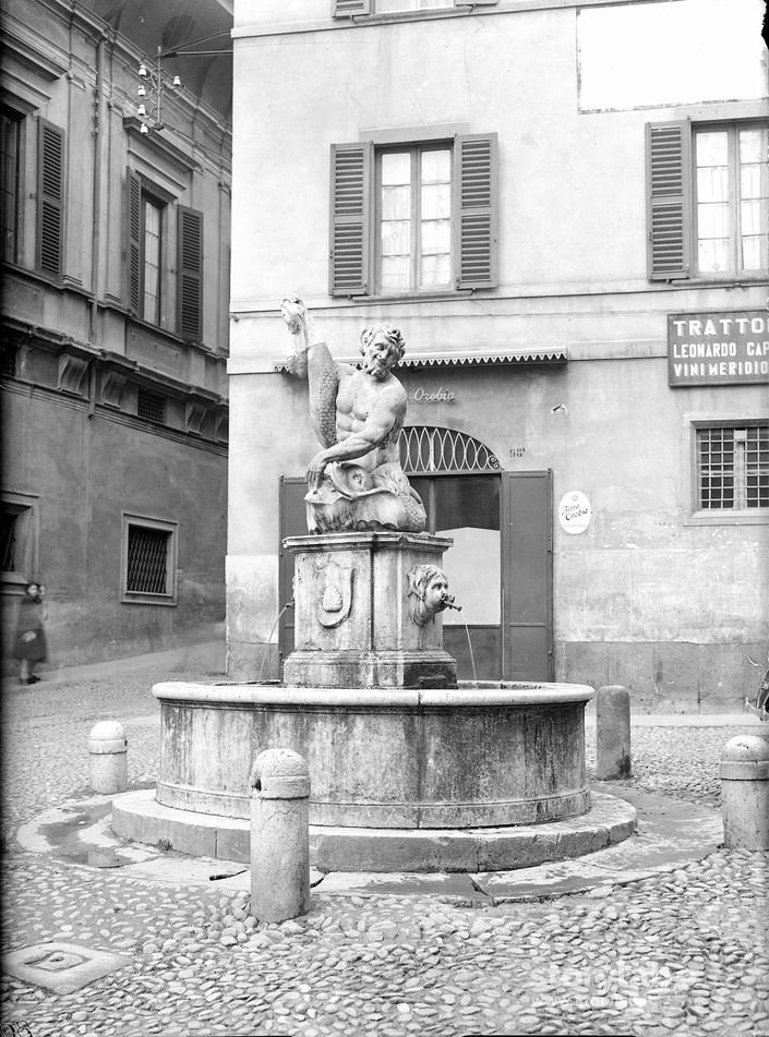 Fontana Del Delfino