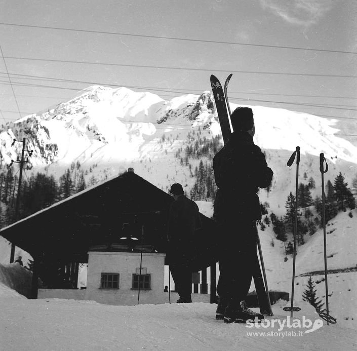 Sciatori Al Rifugio