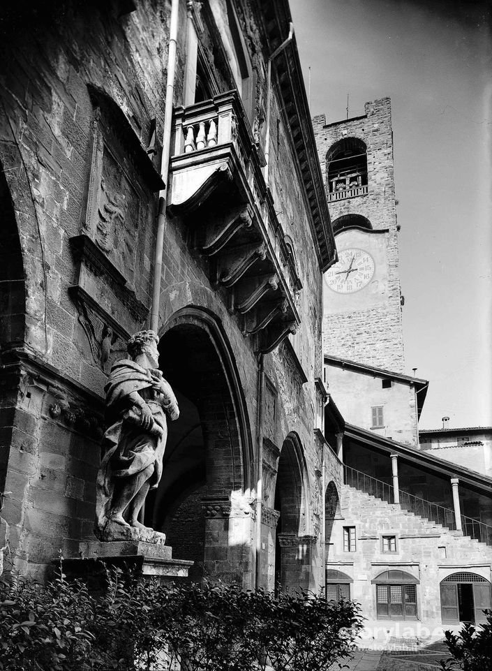 Campanile In Piazza Vecchia