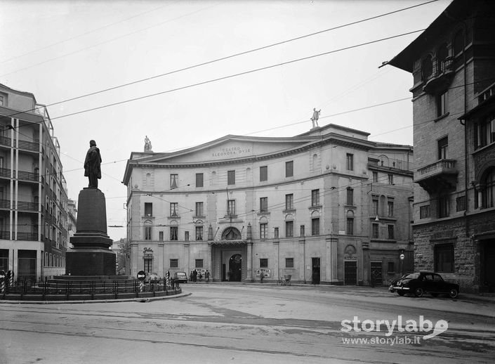 Esterno “Teatro Eleonora Duse”