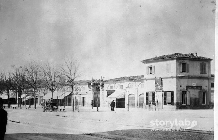 Paesaggio Urbano Con “Farmacia Terzi”