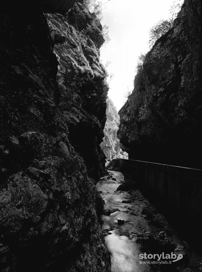 Strada Tra Le Rocce