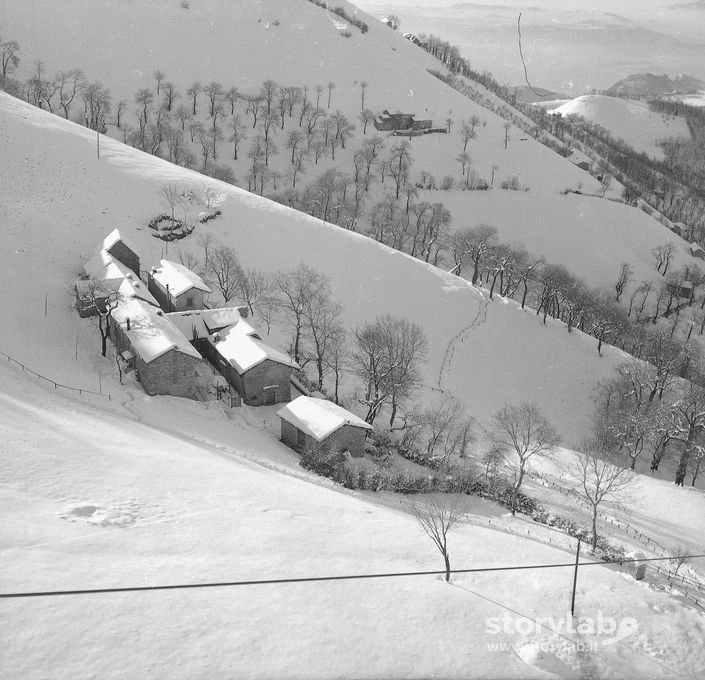 Paesaggio Case Innevate