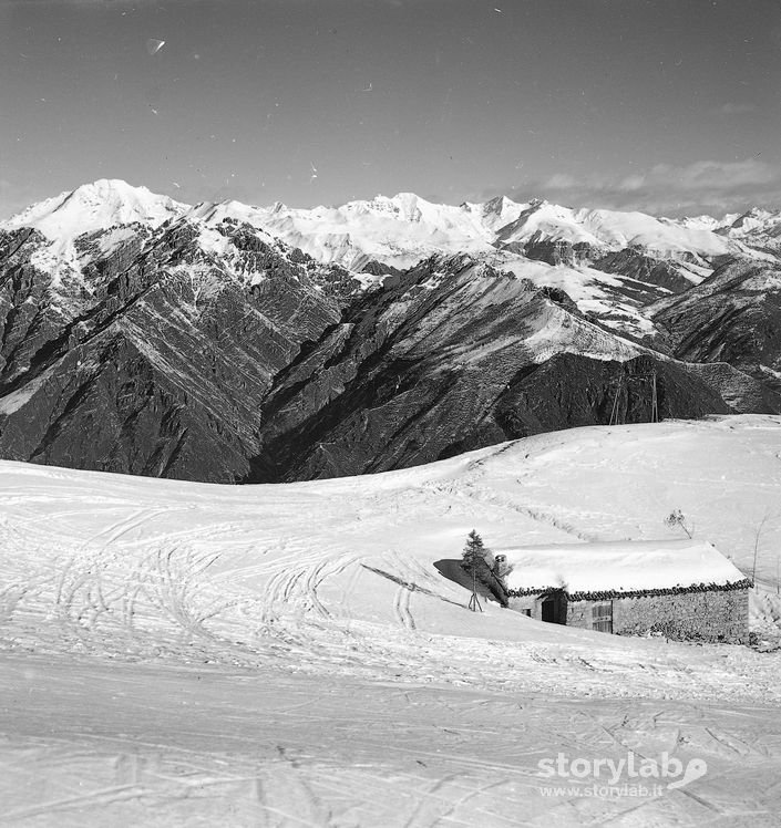 Rifugio, Montagne Sullo Sfondo