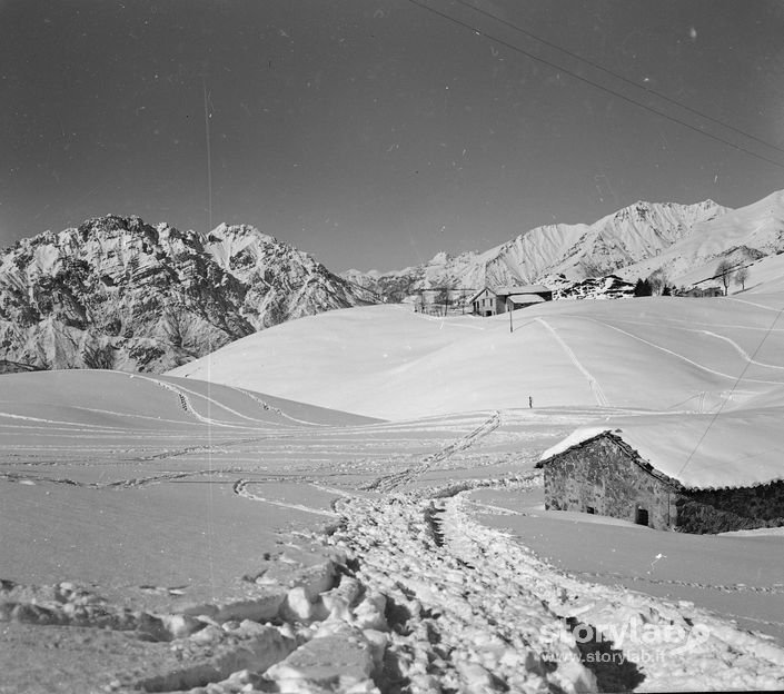 Malghe, Montagne Sullo Sfondo