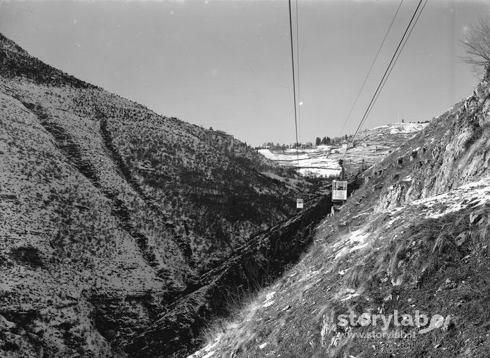 Cabinovia Che Attraversa La Valle