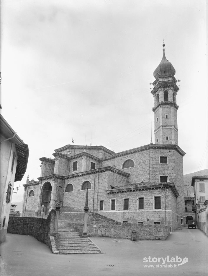 Chiesa Con Scalinata