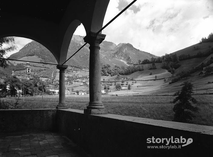 Archi Di Pietra In Primo Piano, Paese