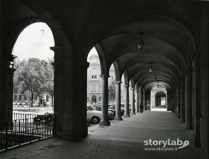 Portici Di Piazza Dante Alighieri