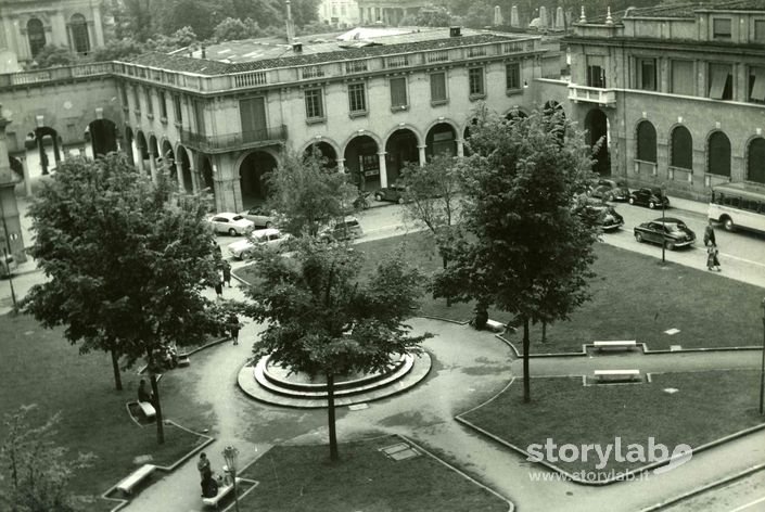 Vista Su Piazza Dante Alighieri