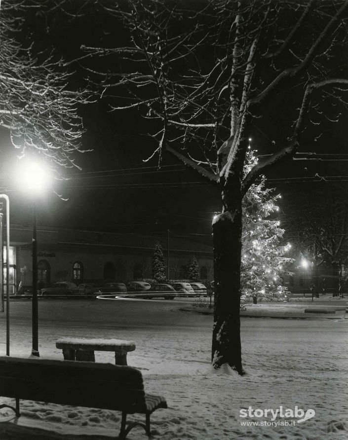 Piazzale Stazione Ferroviaria Innevato