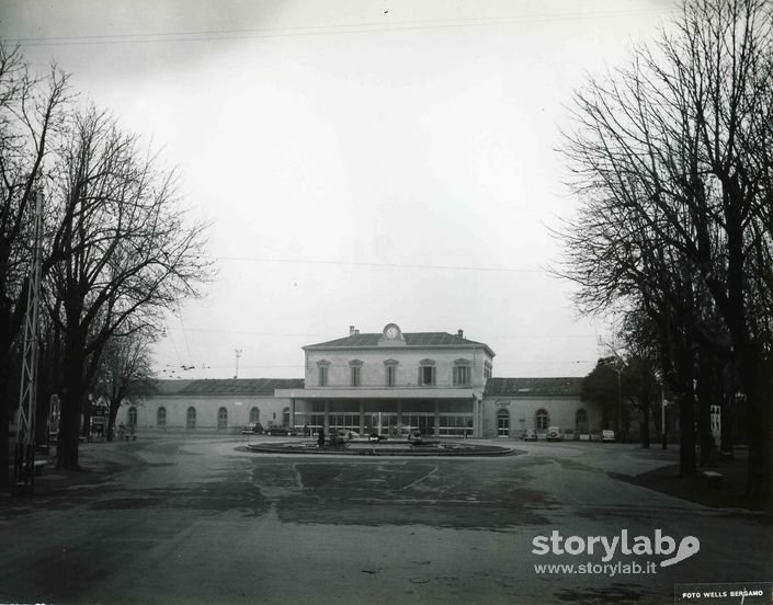 Sguardo Verso La Stazione Ferroviaria