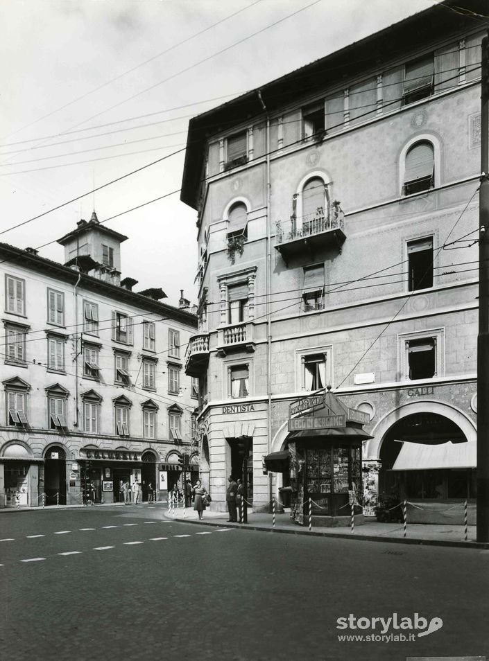 Palazzi, Largo Cinque Vie 