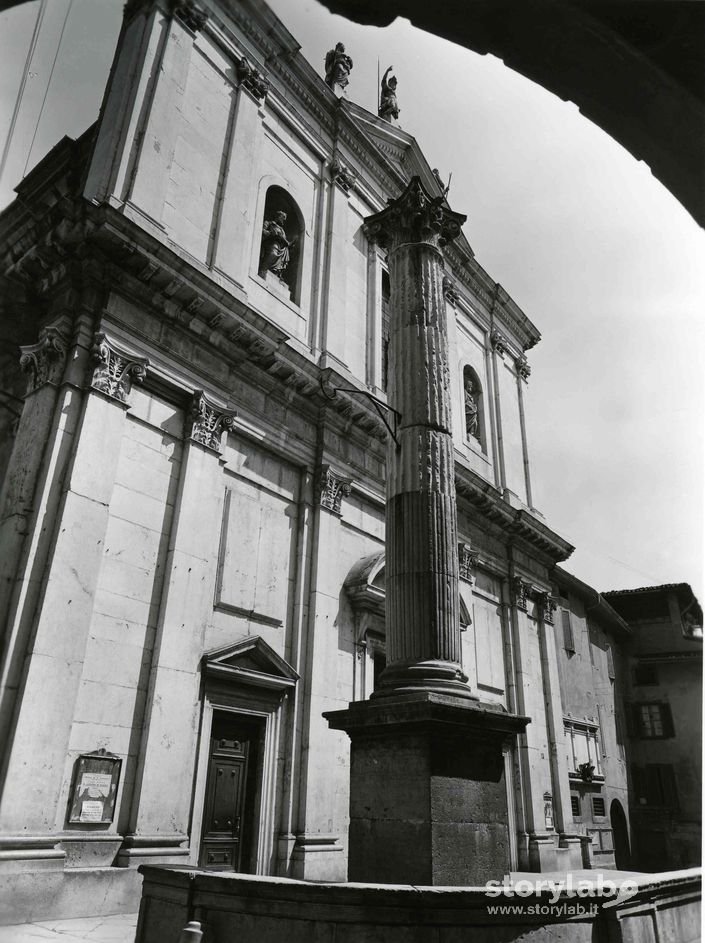 Facciata Chiesa Di Sant’Alessandro In Colonna