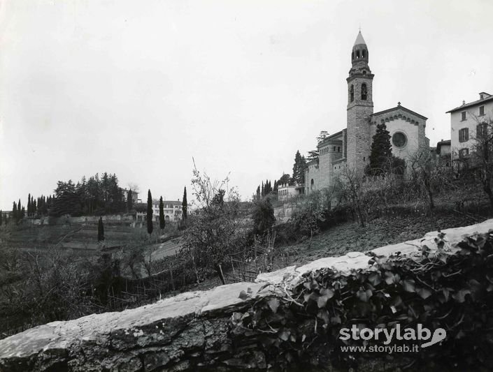 Vista Su Tempio Dei Caduti