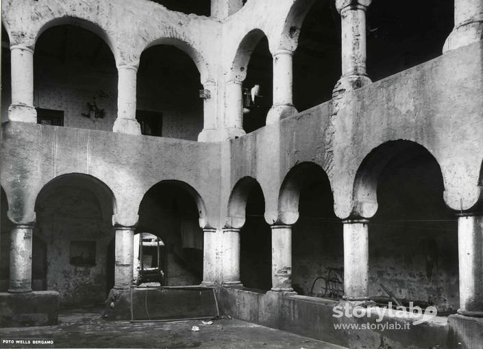 Chiostro Di San Fermo