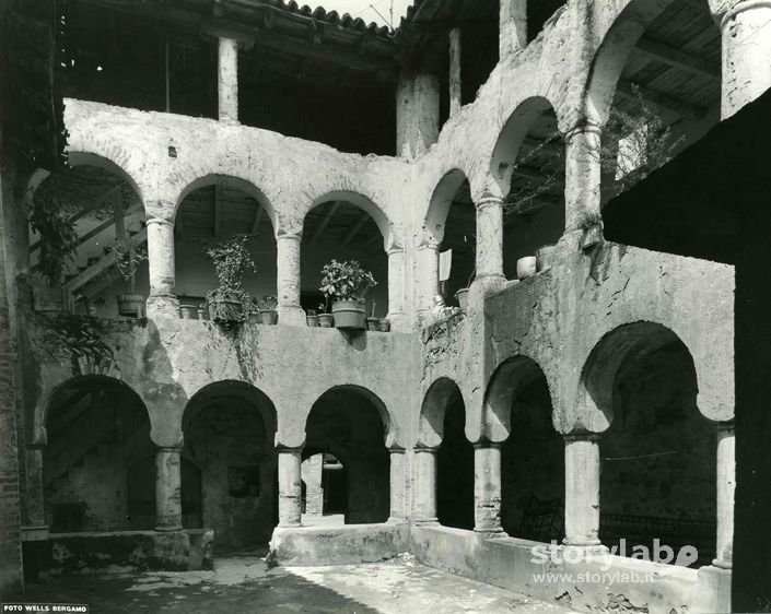 Chiostro Di San Fermo