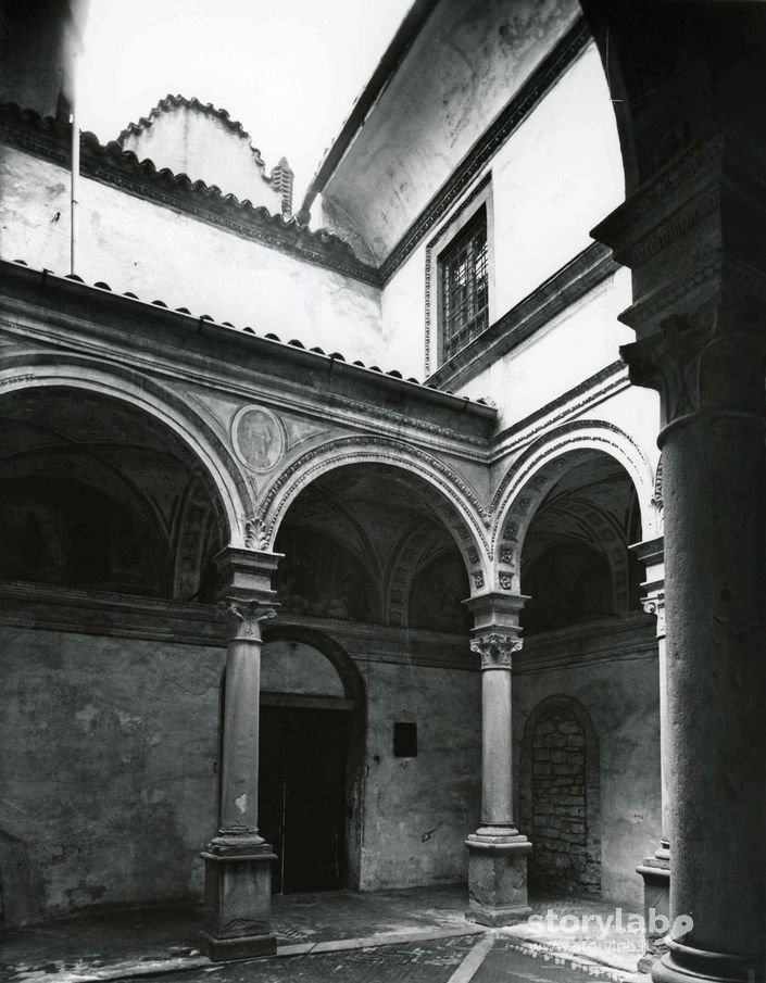 Chiostro Del Monastero Di S. Benedetto