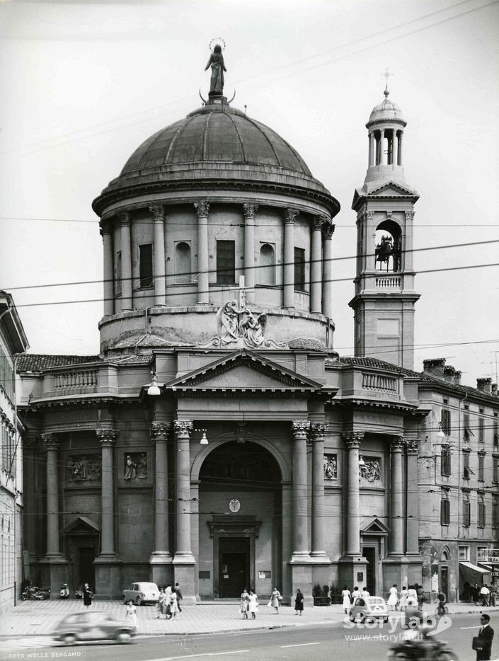 Facciata Chiesa Prepositurale Di Santa Maria Immacolata Delle Grazie, Bergamo