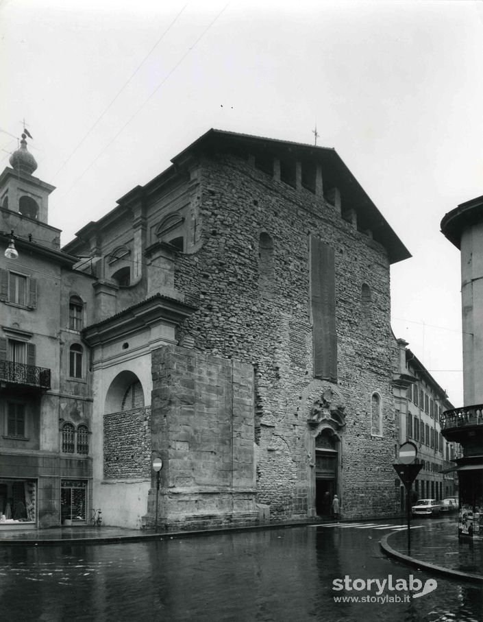 Pioggia Su Chiesa Santo Spirito