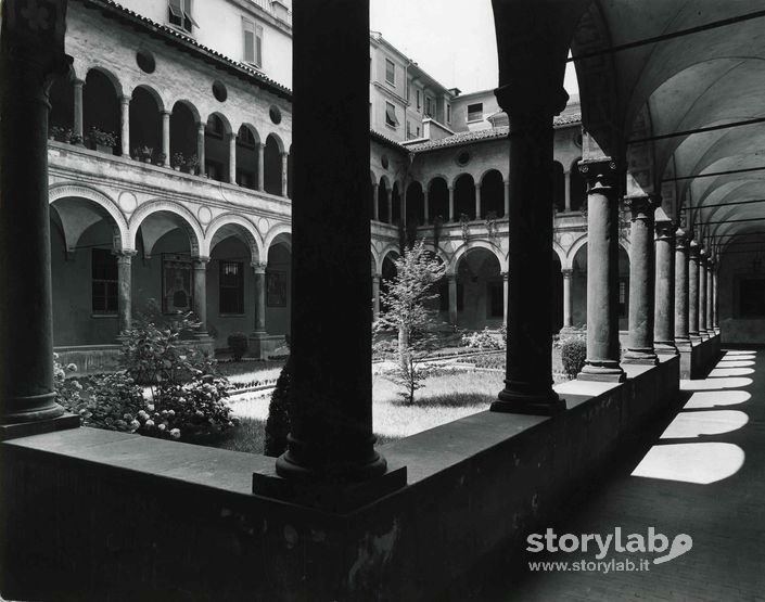 Chiostro Di Santa Marta