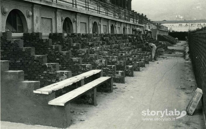 Gradinate Stadio In Costruzione