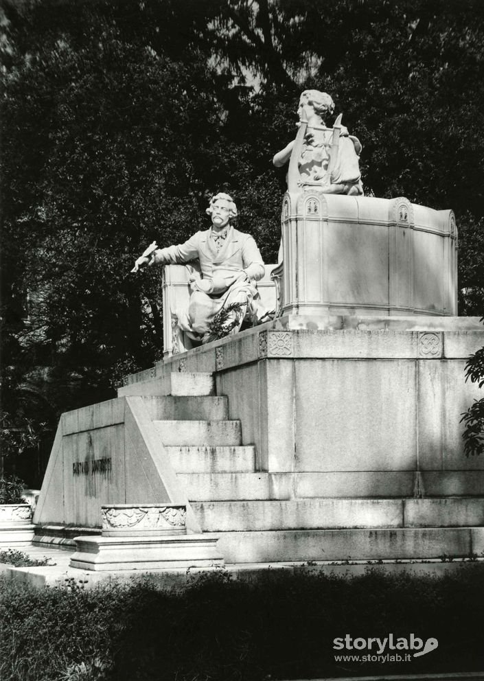 Monumento A Gaetano Donizetti