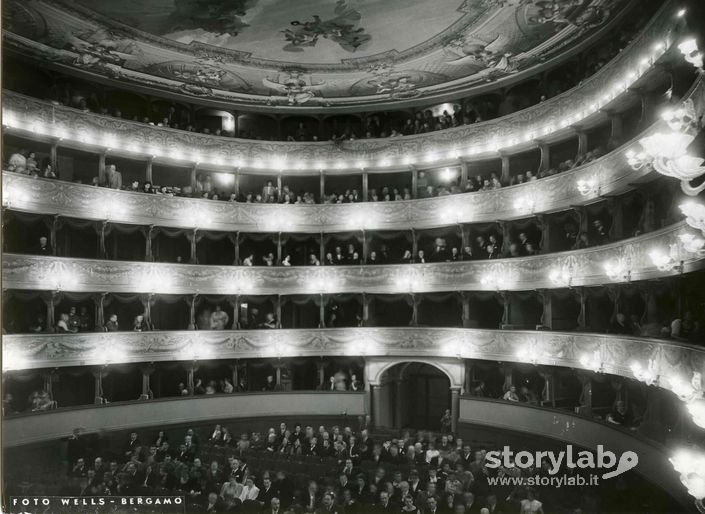 Pubblico A Teatro Donizetti