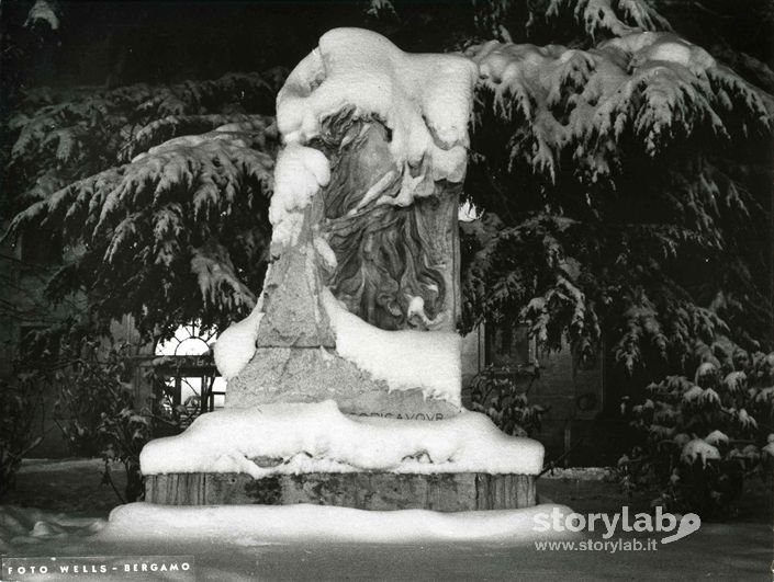 Monumento A Camillo Benso Di Cavour