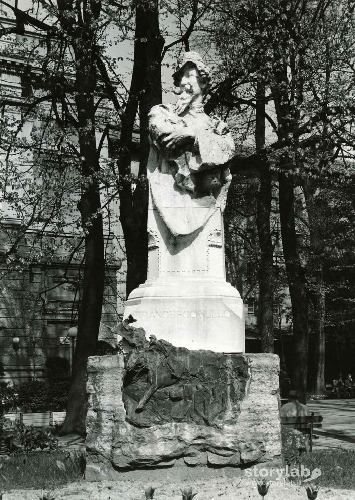 Busto, Francesco Nullo