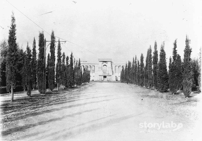 Viale D'Ingresso Al Cimitero Monumentale