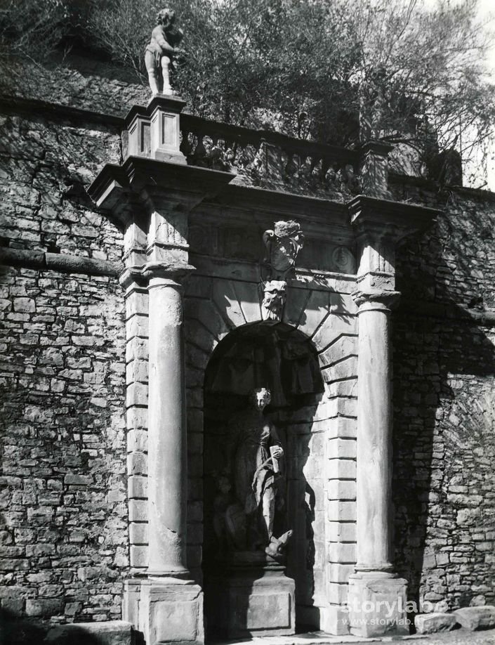 Statua In Piazza Terzi