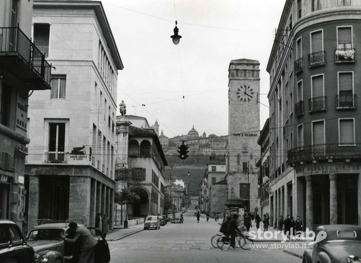 Via Locatelli, Poste