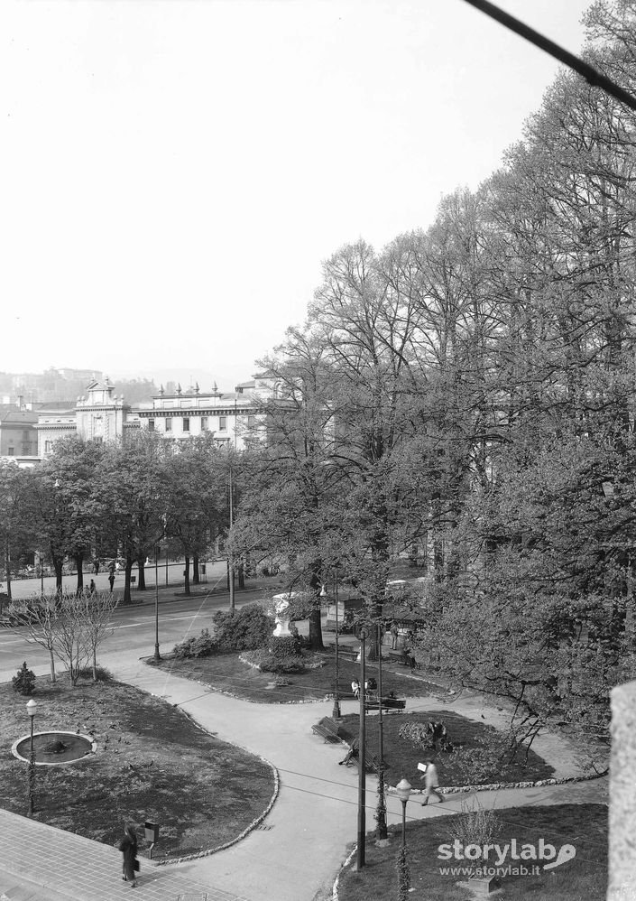 Parco Vicino Al Teatro Donizetti