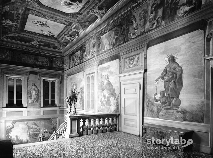 Soffitto Decorato Del Palazzo Moroni
