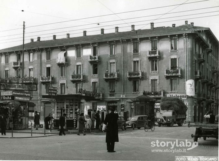 Gente In Piazza Sant’Anna