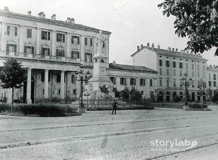 Palazzo Uffici Comunali In Piazza Matteotti